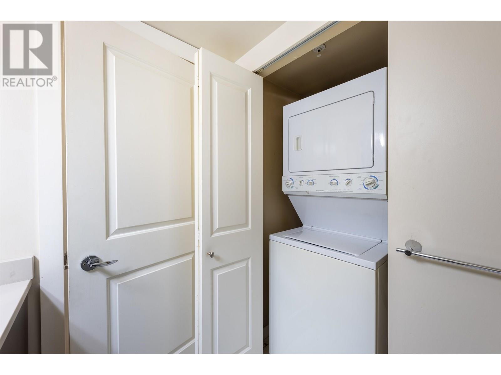 Listing Picture 16 of 24 : 113 9299 TOMICKI AVENUE, Richmond / 烈治文 - 魯藝地產 Yvonne Lu Group - MLS Medallion Club Member