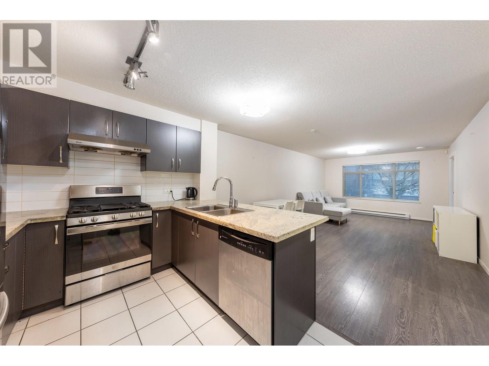 Listing Picture 3 of 24 : 113 9299 TOMICKI AVENUE, Richmond / 烈治文 - 魯藝地產 Yvonne Lu Group - MLS Medallion Club Member