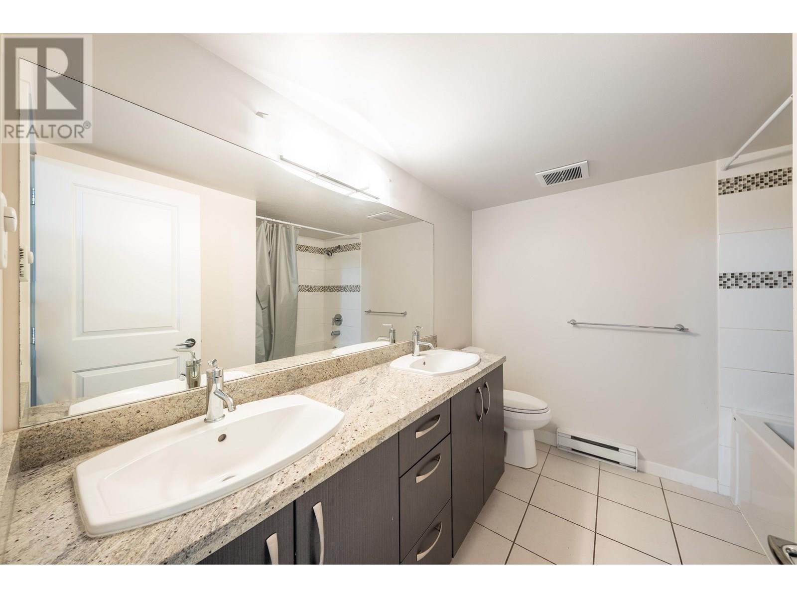 Listing Picture 20 of 24 : 113 9299 TOMICKI AVENUE, Richmond / 烈治文 - 魯藝地產 Yvonne Lu Group - MLS Medallion Club Member