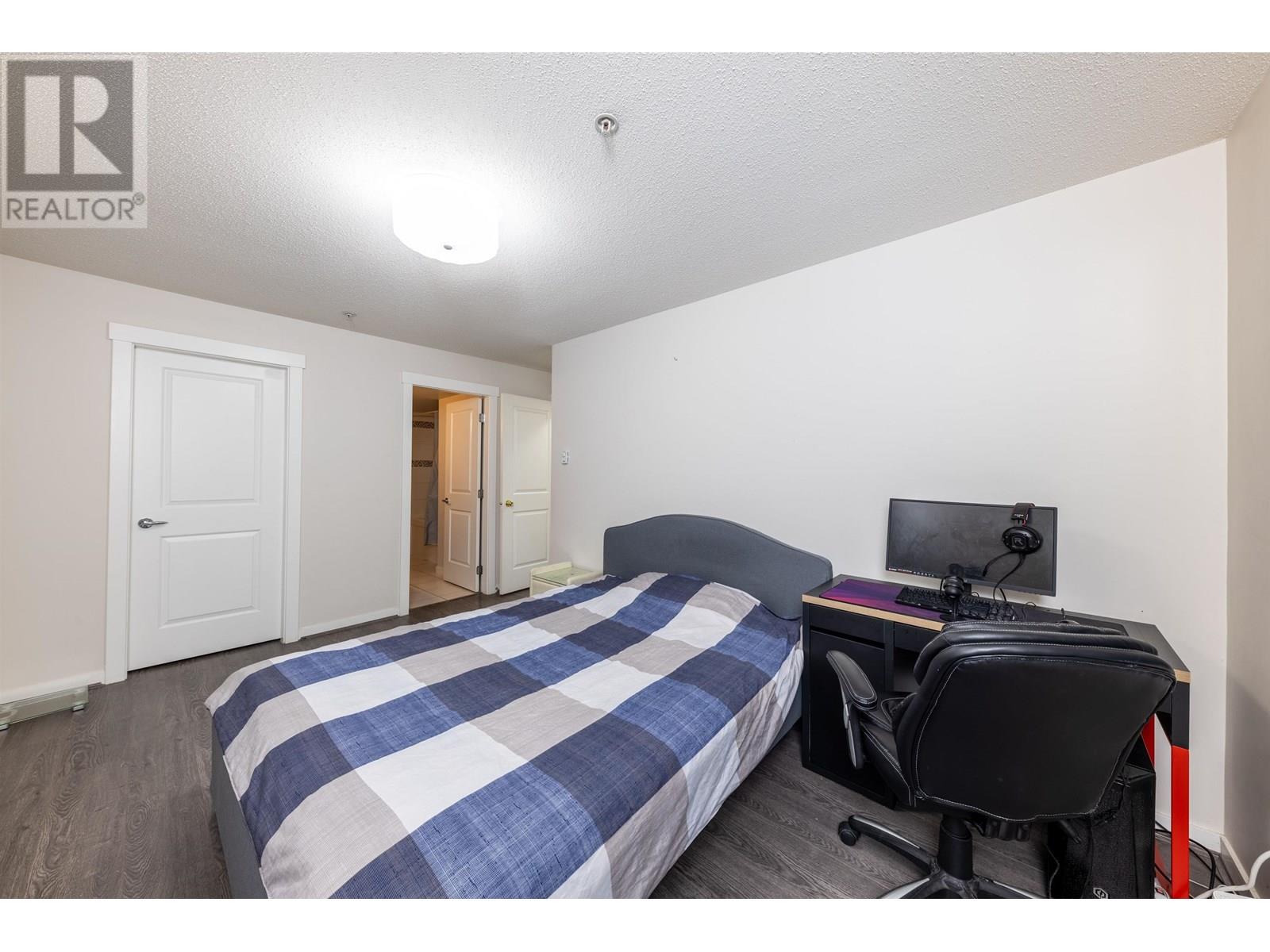 Listing Picture 18 of 24 : 113 9299 TOMICKI AVENUE, Richmond / 烈治文 - 魯藝地產 Yvonne Lu Group - MLS Medallion Club Member