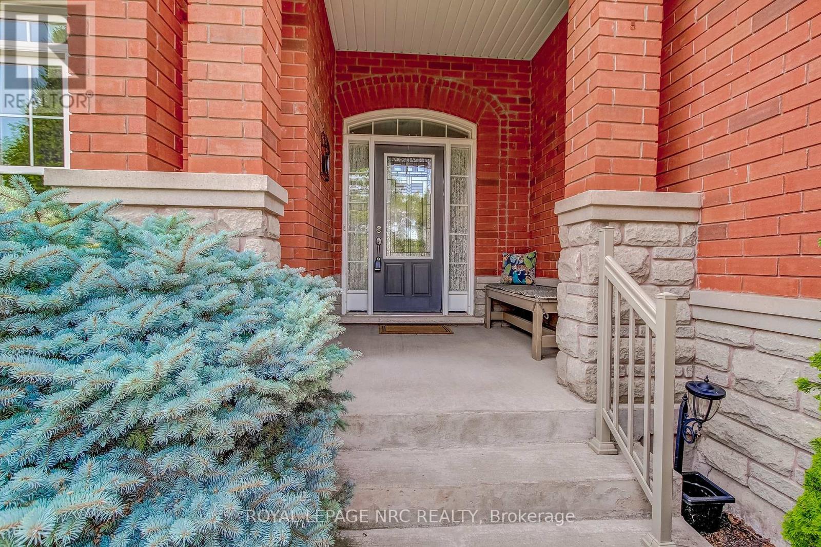 6667 Sebastian Crescent, Niagara Falls (Forestview), Ontario  L2H 0C2 - Photo 2 - X12267615