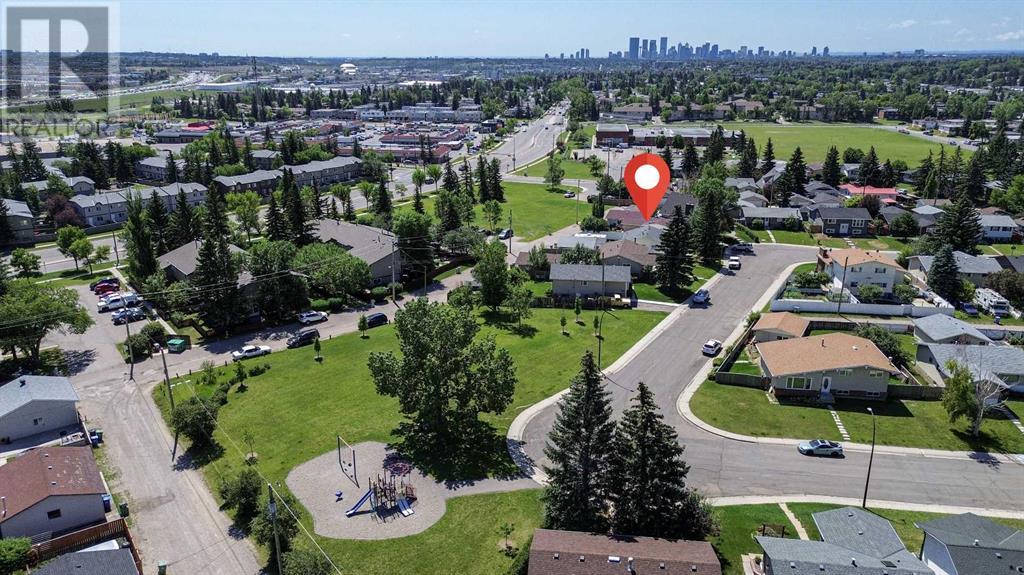 Property at 131 Huntchester Crescent NE image 4