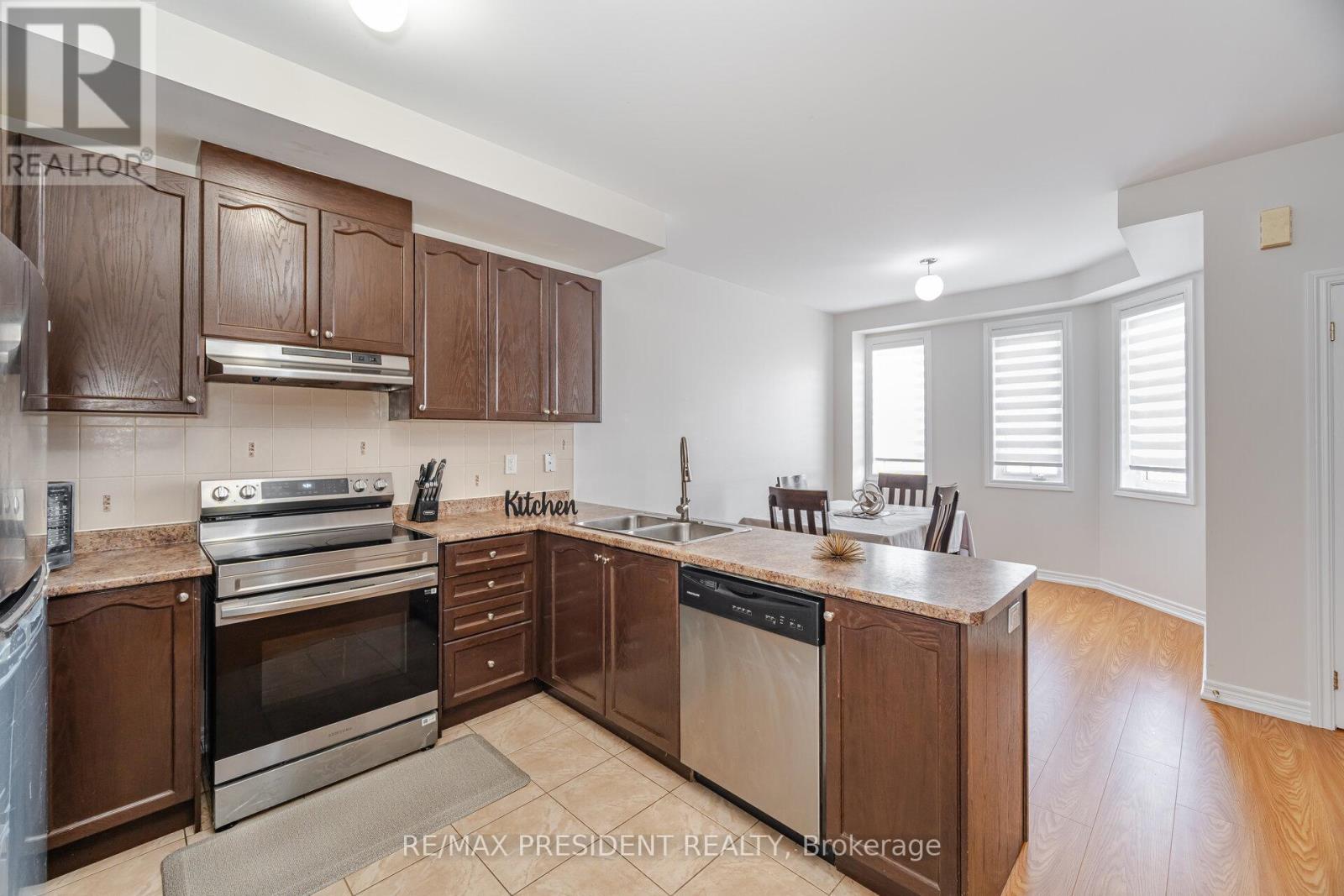 14 Tollgate Street, Brampton (Heart Lake East), Ontario  L6Z 0J1 - Photo 10 - W12267395