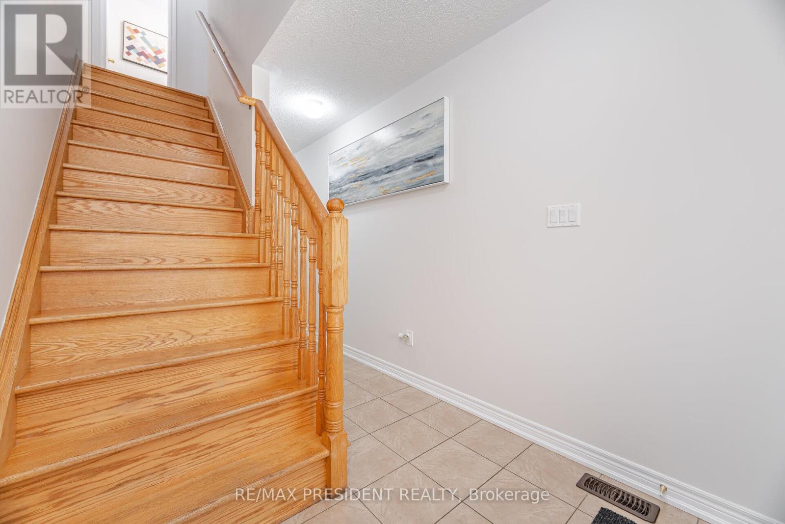 14 Tollgate Street, Brampton (Heart Lake East), Ontario  L6Z 0J1 - Photo 3 - W12267395