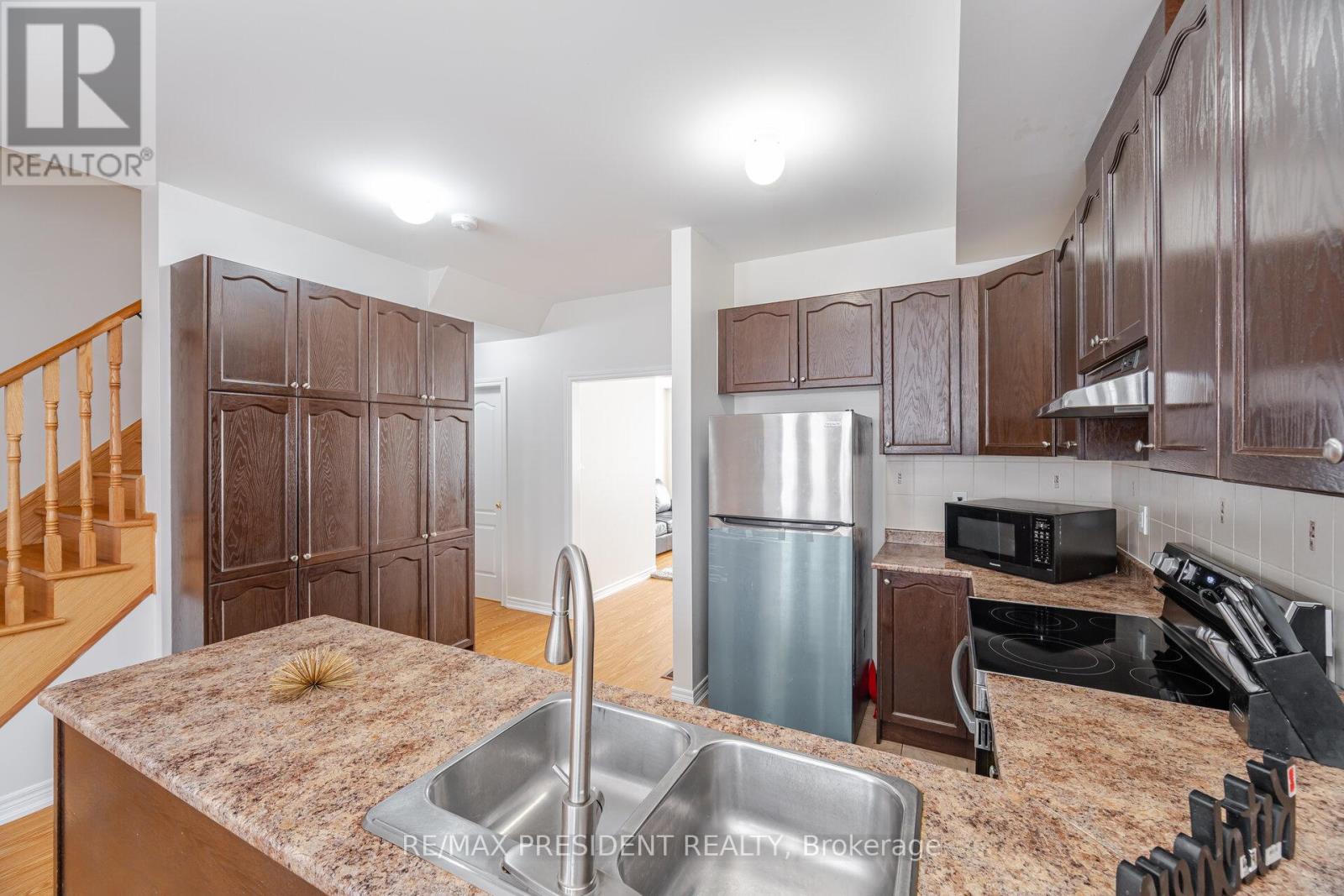 14 Tollgate Street, Brampton (Heart Lake East), Ontario  L6Z 0J1 - Photo 8 - W12267395