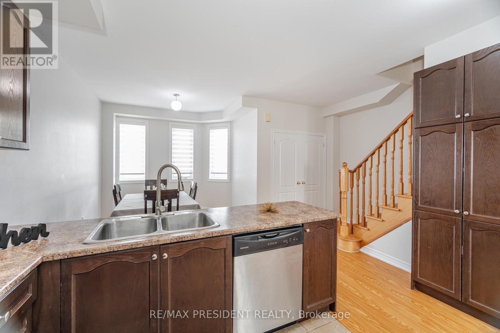 14 Tollgate Street, Brampton (Heart Lake East), Ontario  L6Z 0J1 - Photo 9 - W12267395