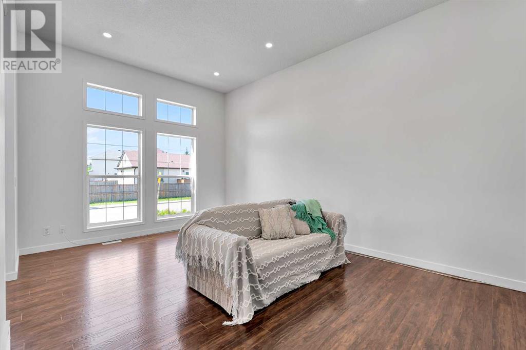 Property at 123 SOMERSIDE Grove SW image 5