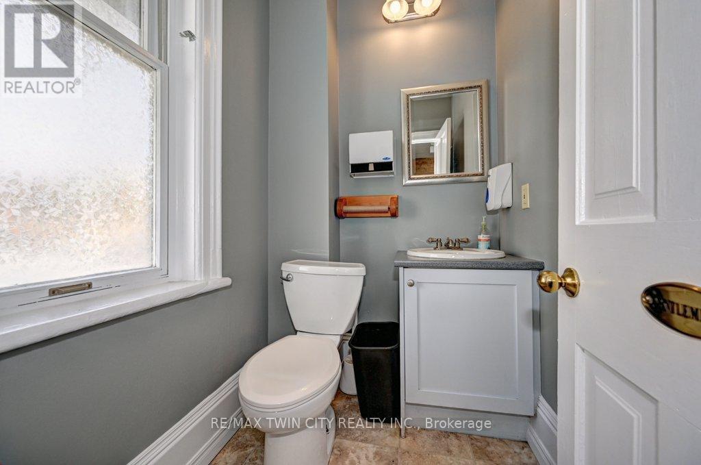 171 Victoria Street N, Kitchener, Ontario  N2H 5C5 - Photo 10 - X12267552