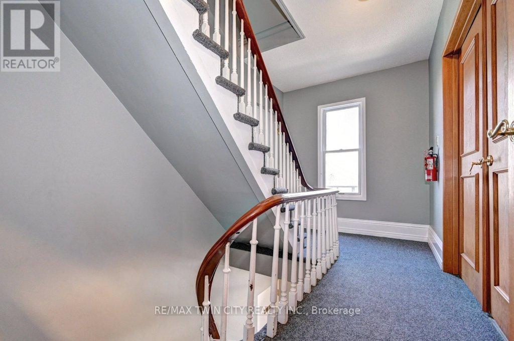 171 Victoria Street N, Kitchener, Ontario  N2H 5C5 - Photo 12 - X12267552