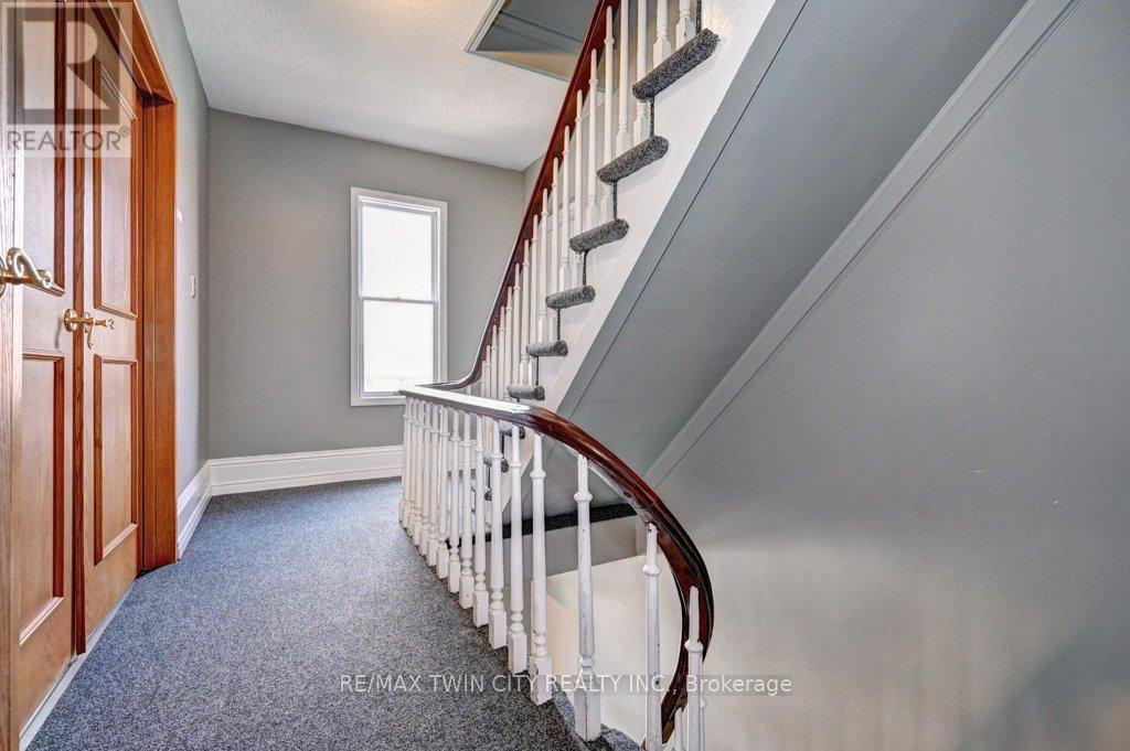 171 Victoria Street N, Kitchener, Ontario  N2H 5C5 - Photo 13 - X12267552