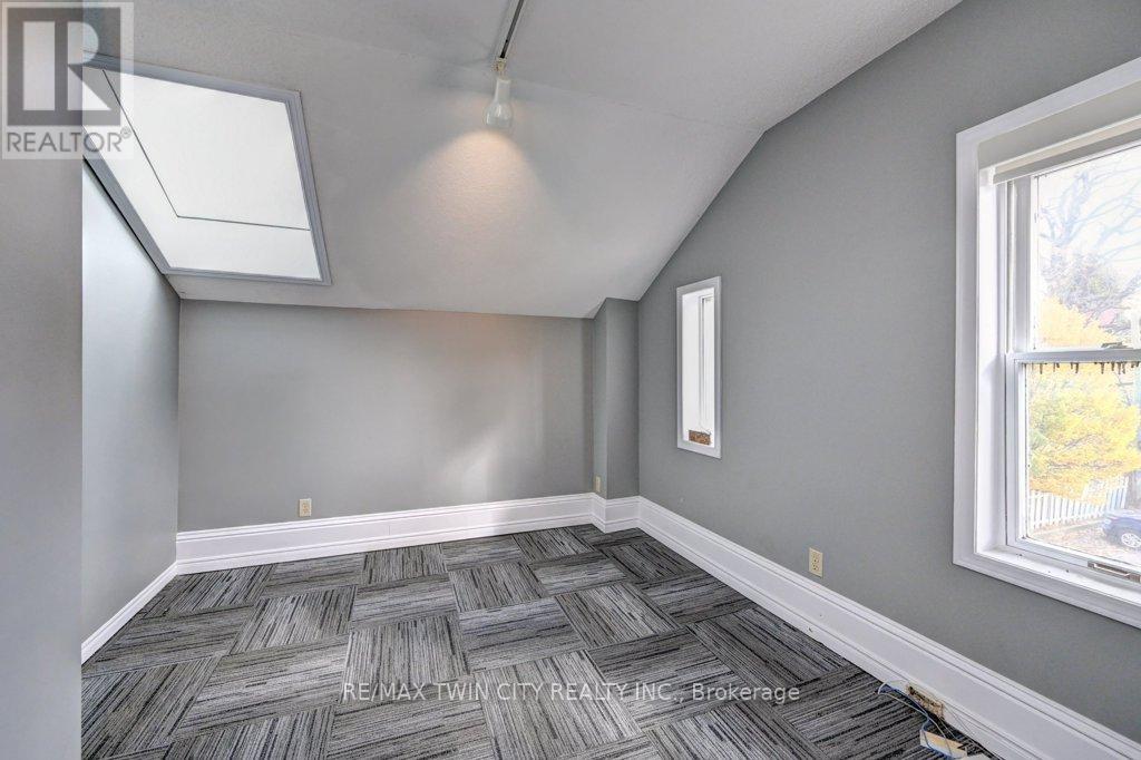 171 Victoria Street N, Kitchener, Ontario  N2H 5C5 - Photo 31 - X12267552