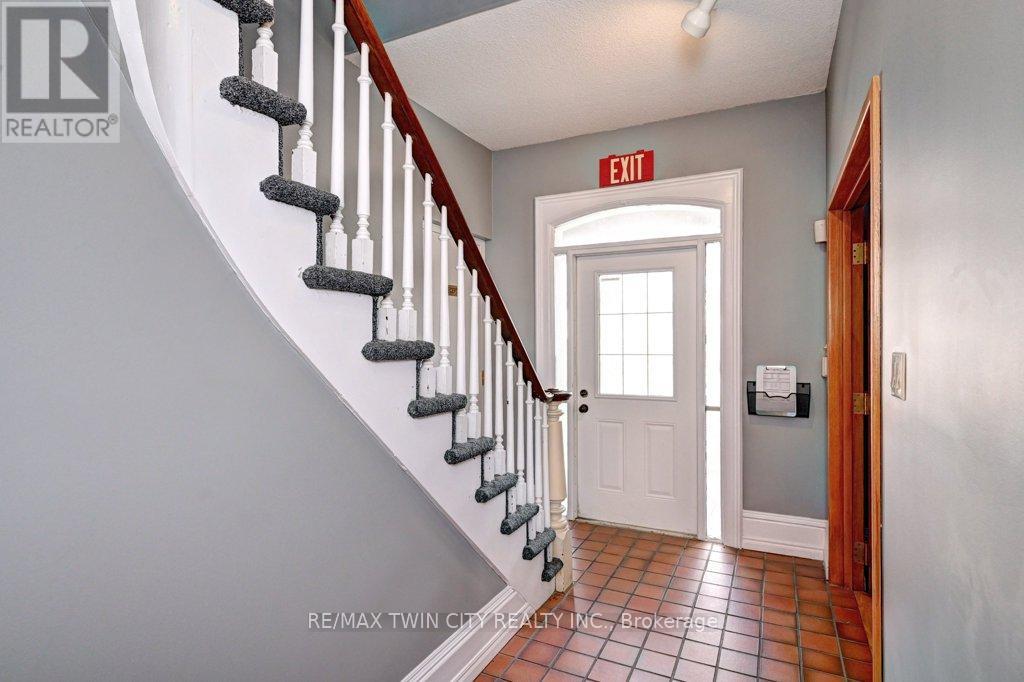 171 Victoria Street N, Kitchener, Ontario  N2H 5C5 - Photo 4 - X12267552