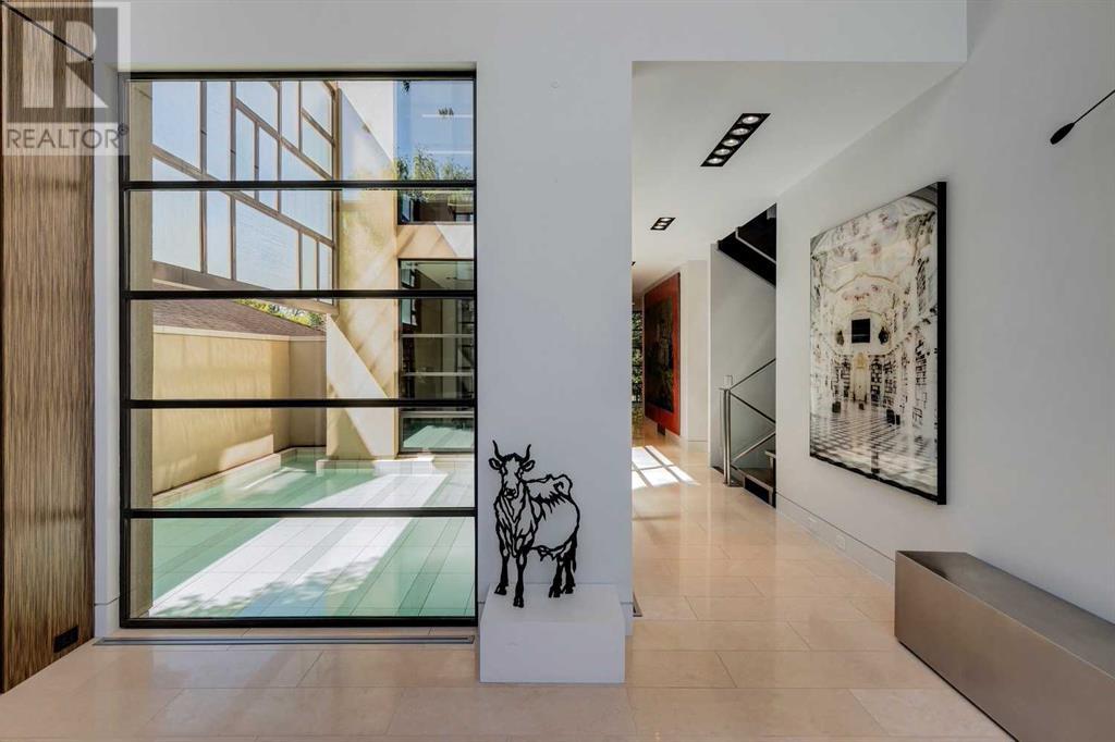 Property at 920 Rideau Road SW image 3