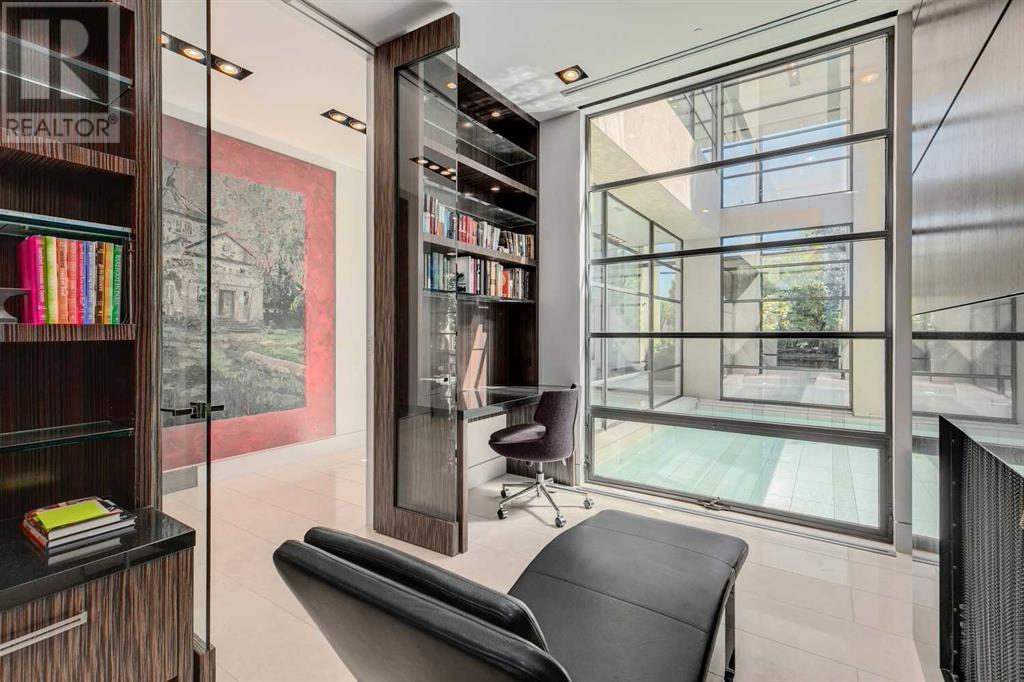 Property at 920 Rideau Road SW image 4
