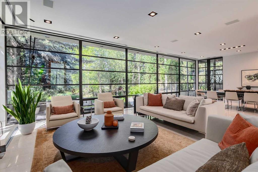 Property at 920 Rideau Road SW image 5
