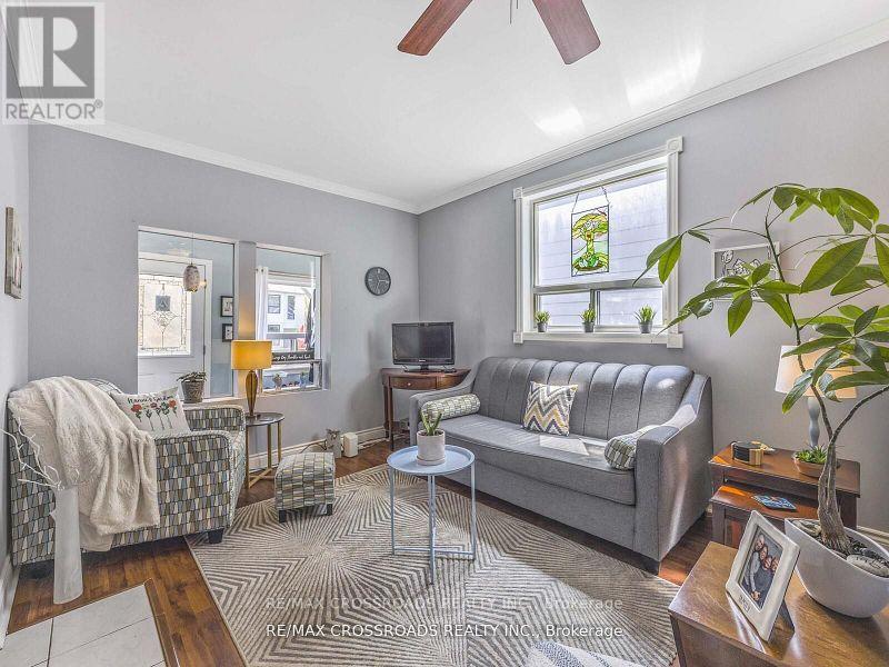 22 Ivy Avenue, Toronto, Ontario  M4L 2H7 - Photo 7 - E12267586