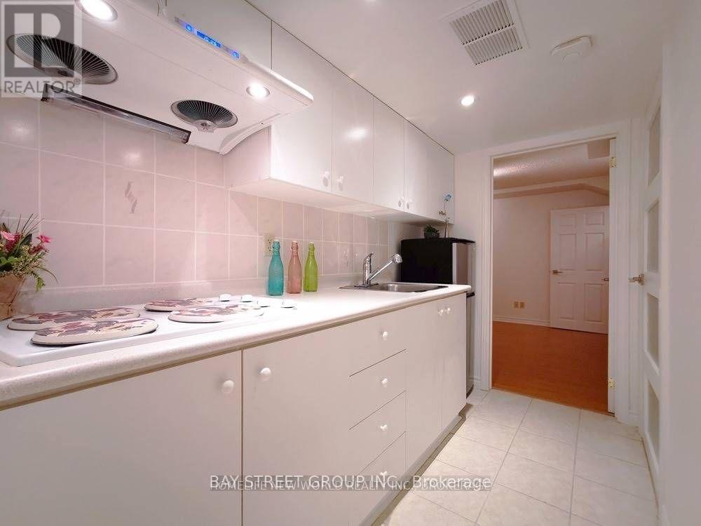 BSMT - 18 NANABERRY STREET, Toronto, Ontario