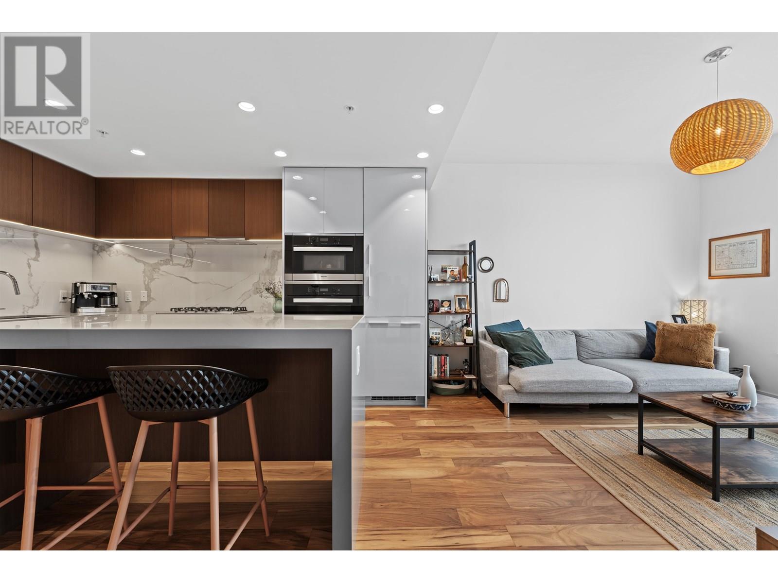 802 1632 LIONS GATE LANE, north vancouver, British Columbia V7P0E2