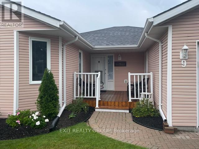 9 Quaker Court, Prince Edward County (Wellington Ward), Ontario  K0K 3L0 - Photo 4 - X12267692