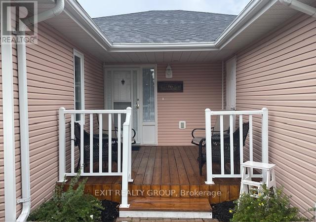 9 Quaker Court, Prince Edward County (Wellington Ward), Ontario  K0K 3L0 - Photo 5 - X12267692