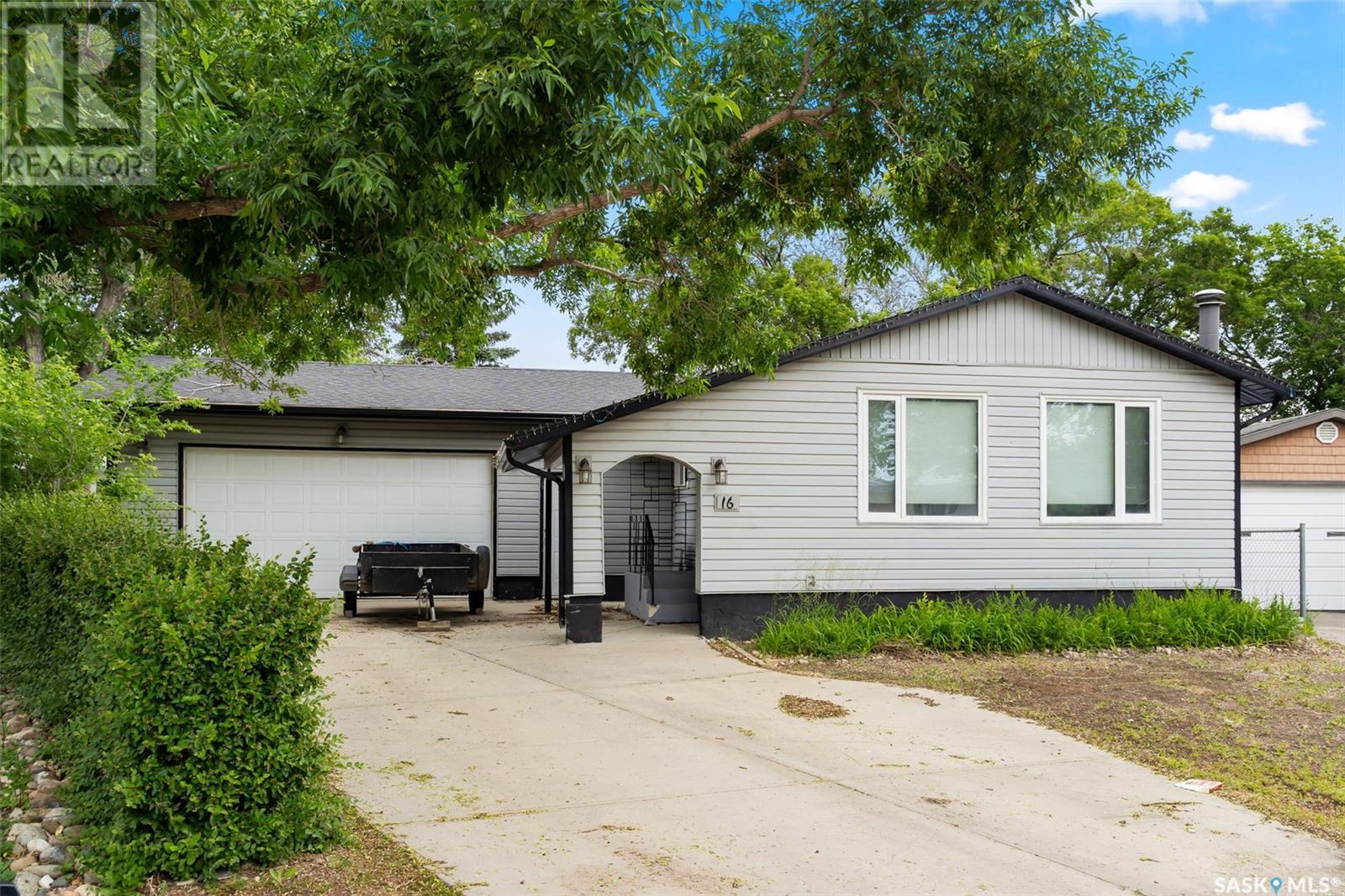 16 Pleasantview BAY, regina, Saskatchewan