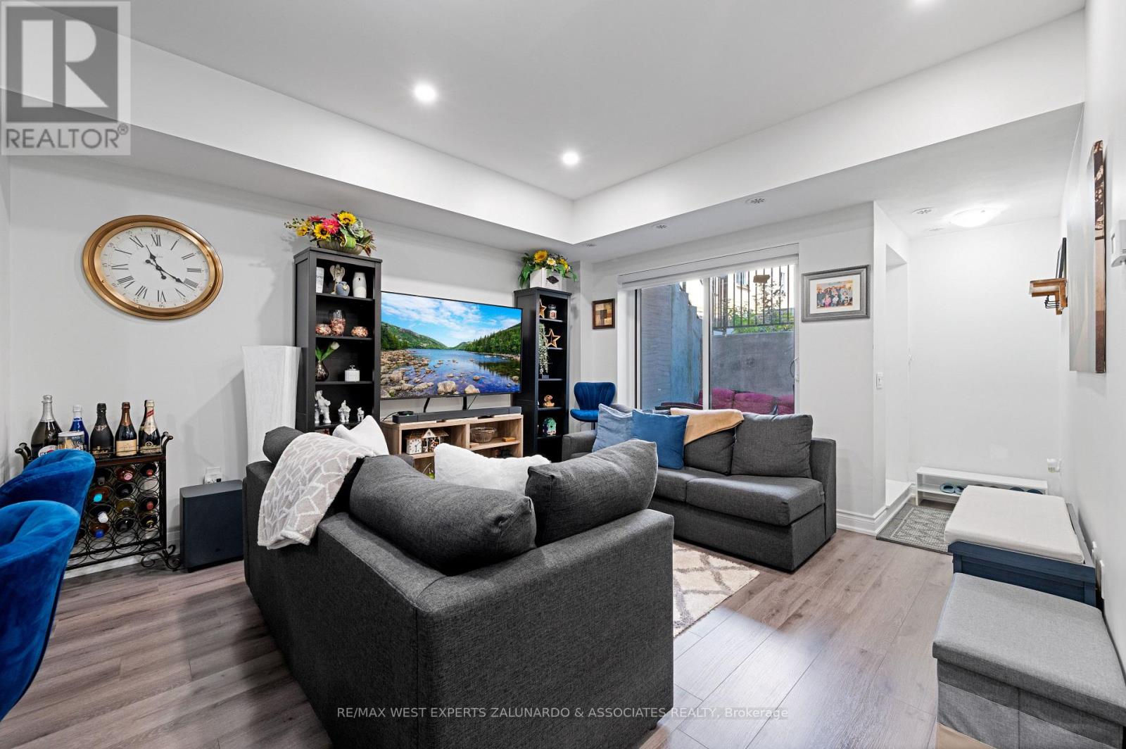 C202 - 5299 Highway 7 Road, Vaughan (Vaughan Grove), Ontario  L4L 1T4 - Photo 10 - N12267738
