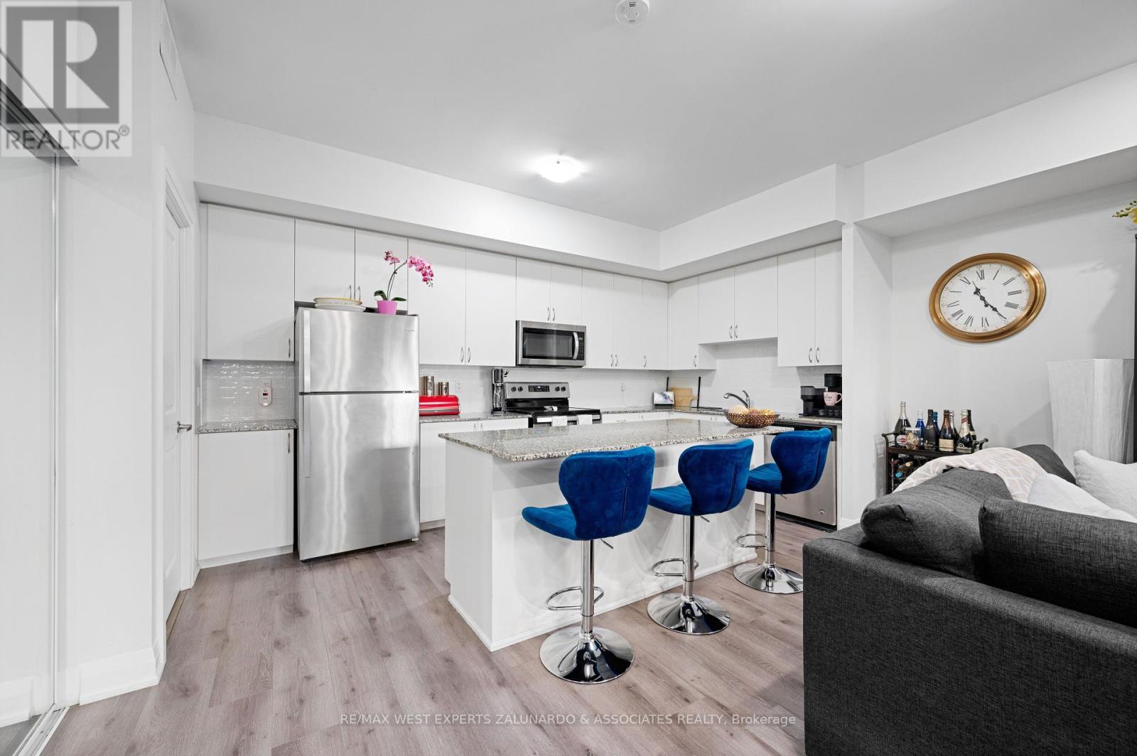 C202 - 5299 Highway 7 Road, Vaughan (Vaughan Grove), Ontario  L4L 1T4 - Photo 12 - N12267738