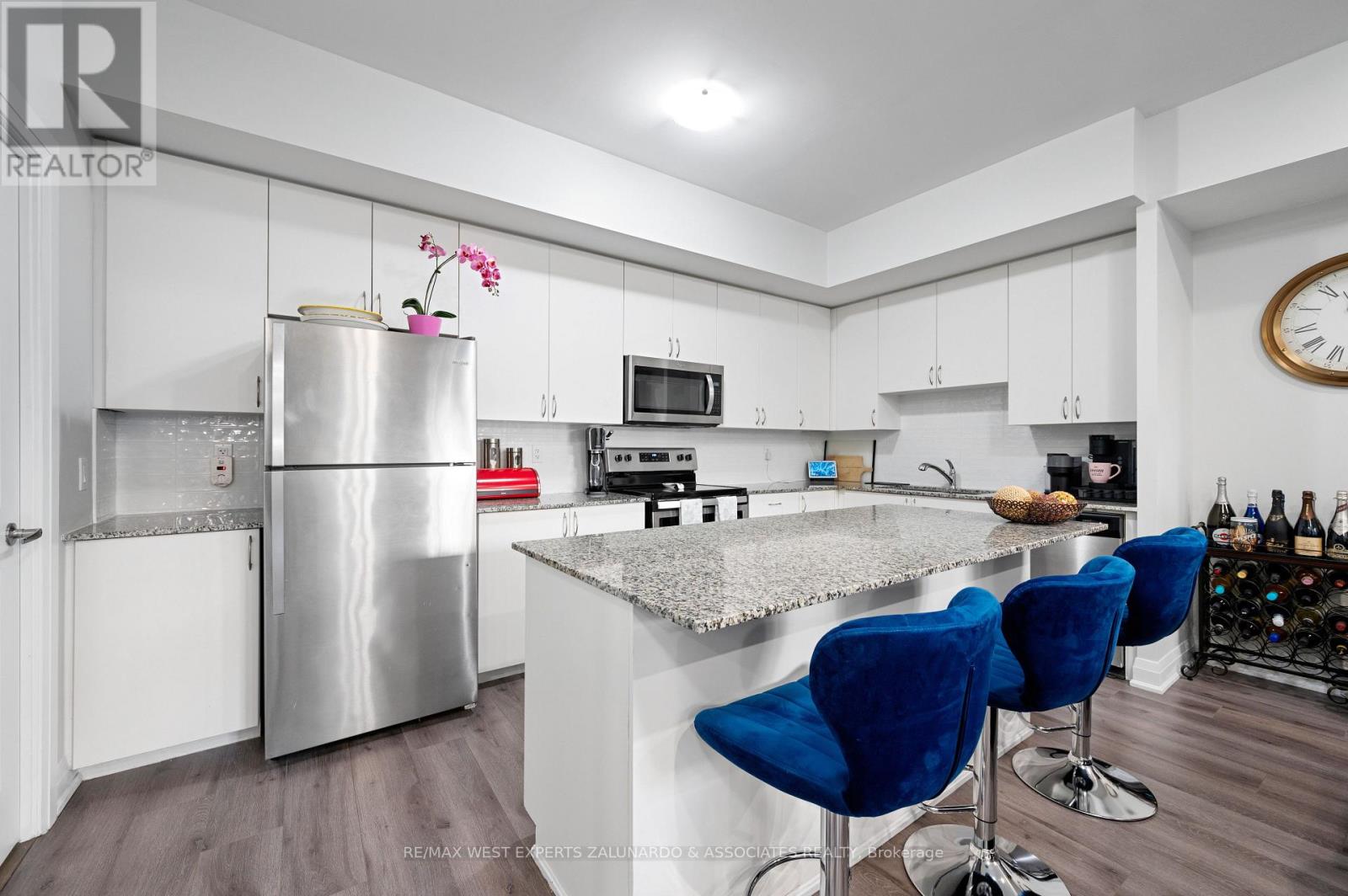 C202 - 5299 Highway 7 Road, Vaughan (Vaughan Grove), Ontario  L4L 1T4 - Photo 14 - N12267738