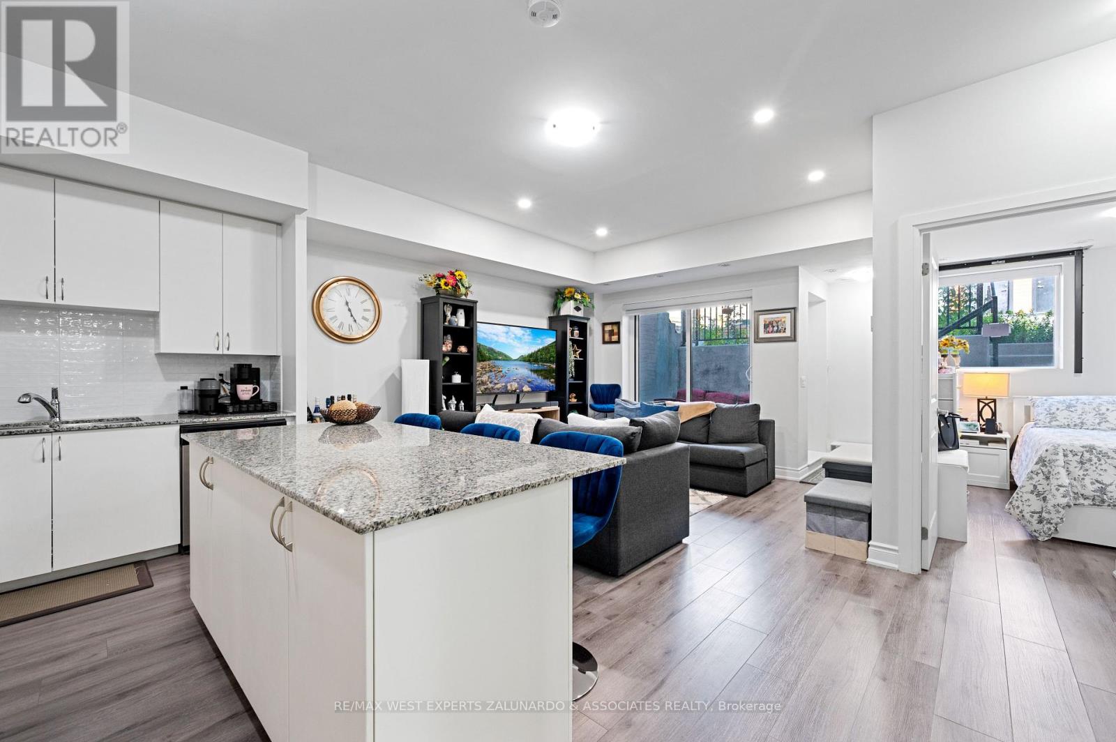C202 - 5299 Highway 7 Road, Vaughan (Vaughan Grove), Ontario  L4L 1T4 - Photo 15 - N12267738