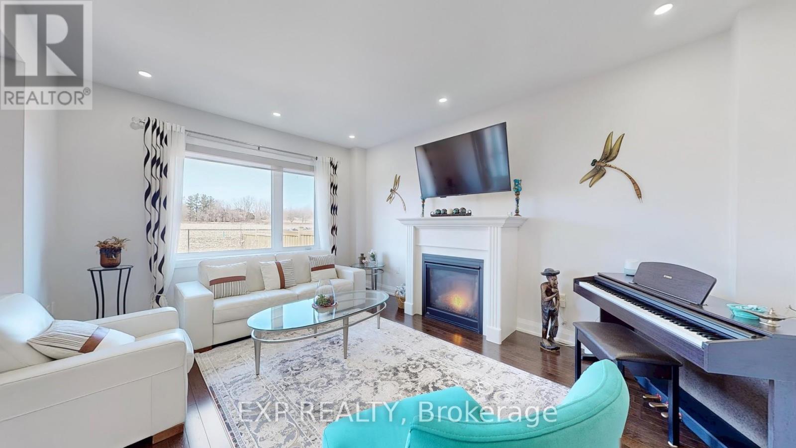 Property at 44 FESTIVAL COURT S image 2