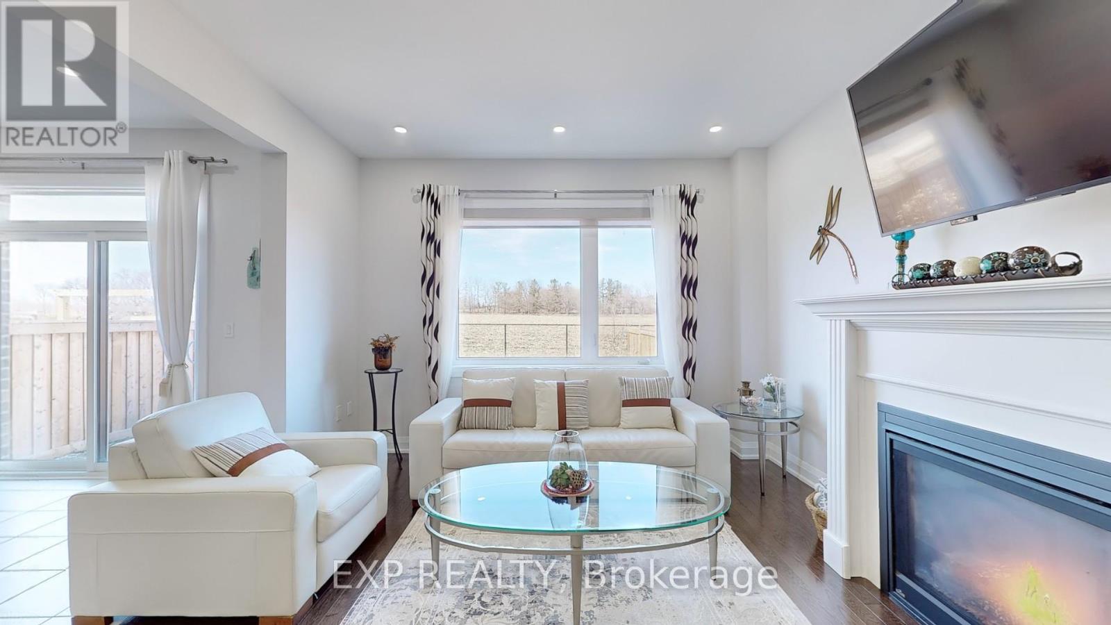 Property at 44 FESTIVAL COURT S image 3