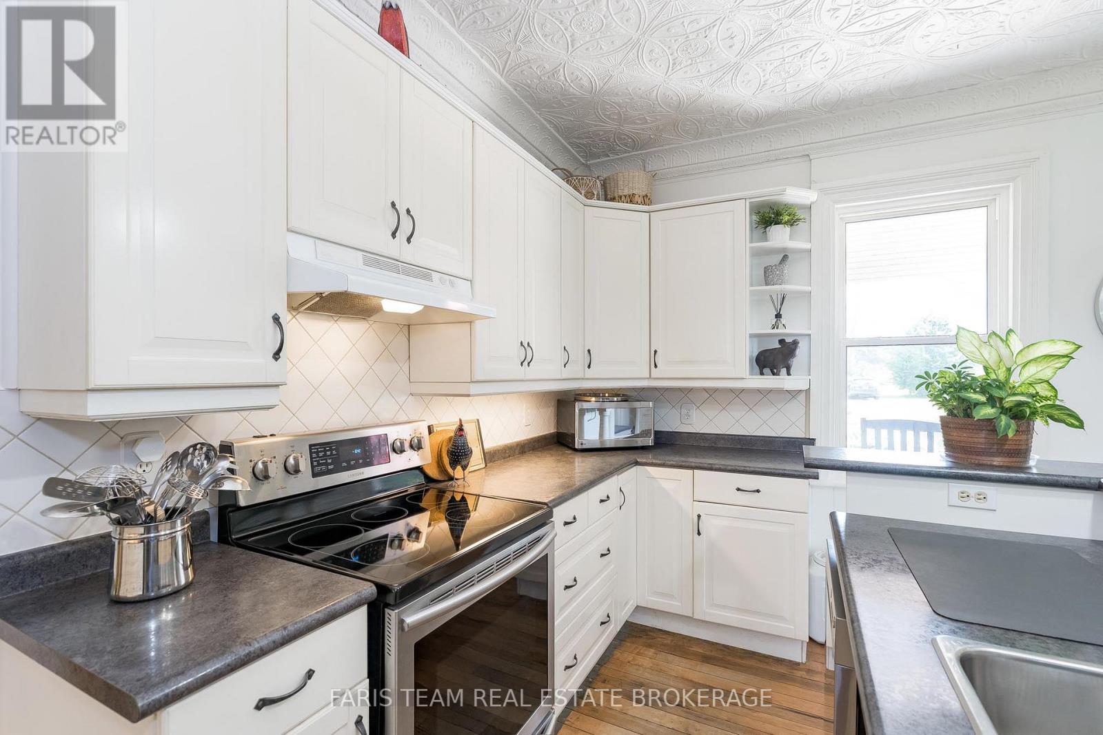 Property at 323 WARMINSTER SIDE ROAD image 4