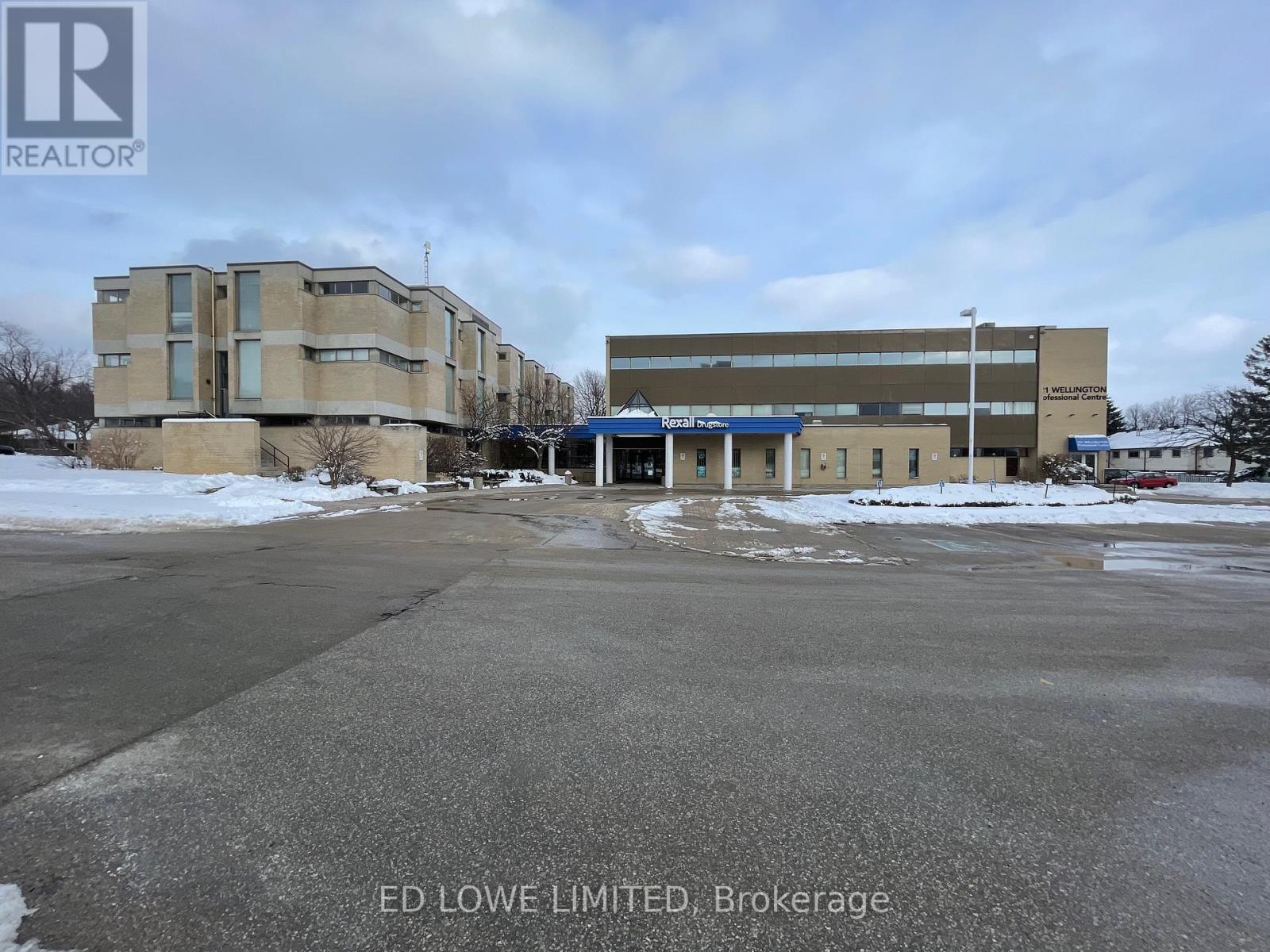 206d - 121 Wellington Street W, Barrie, Ontario  L4N 1L2 - Photo 1 - S12267699