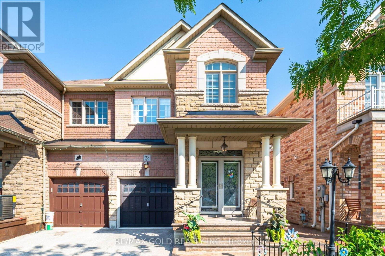 Property at 28 VERSAILLES CRESCENT image 2