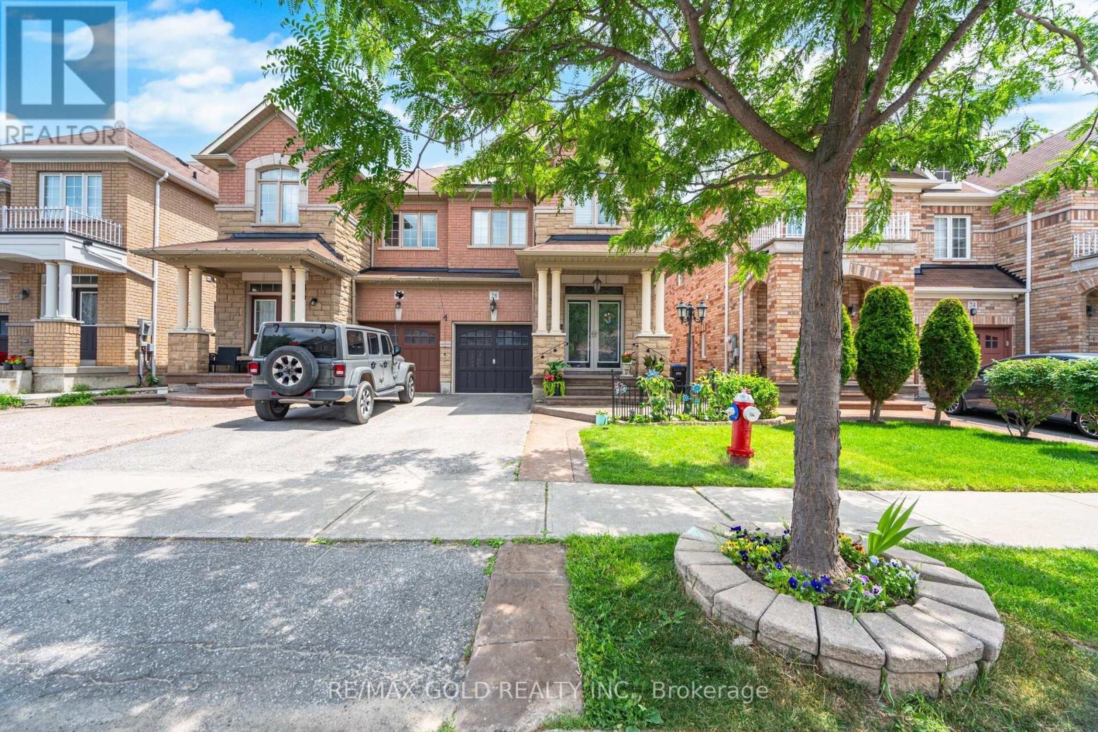 Property at 28 VERSAILLES CRESCENT image 3