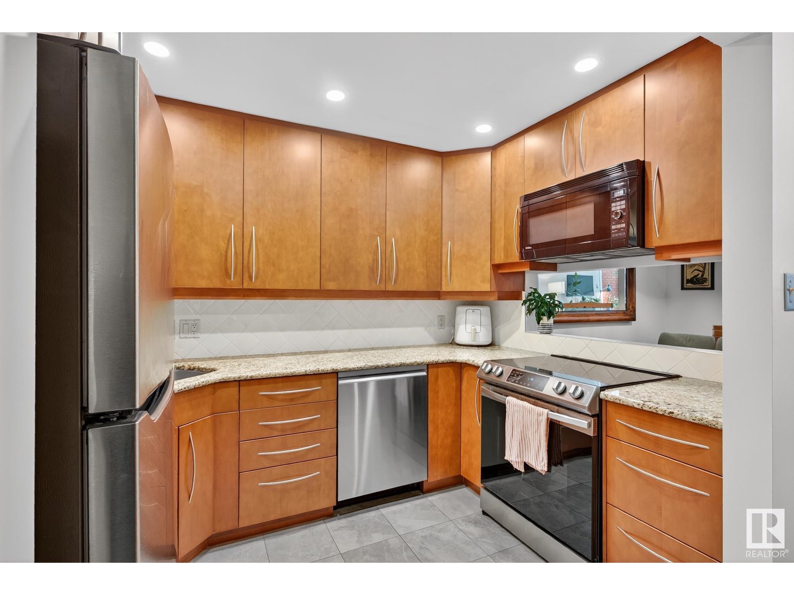 Property at 11114 83 AV NW image 5