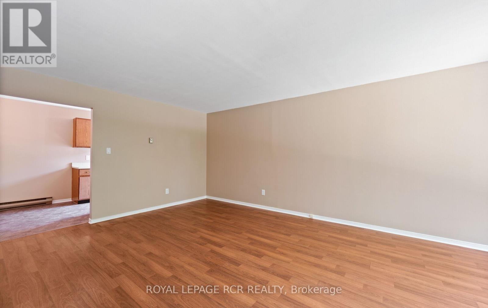12 - 4 Cedar Drive, Orangeville, Ontario  L9W 2X6 - Photo 8 - W12267737