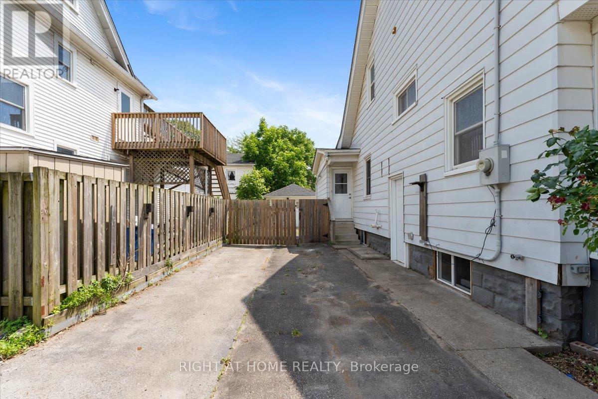 6372 Maitland Avenue, Niagara Falls, Ontario  L2G 1R4 - Photo 3 - X12267803