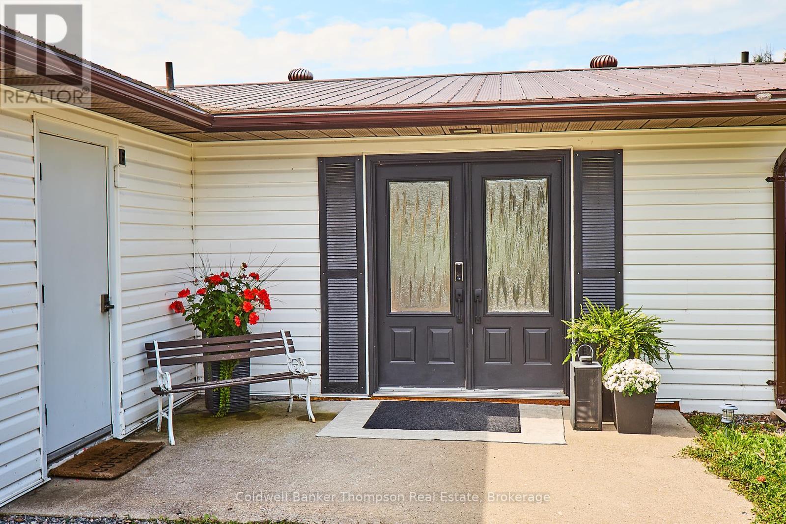 32 Beach Road, Huntsville, Ontario  P0B 1M0 - Photo 5 - X12267828