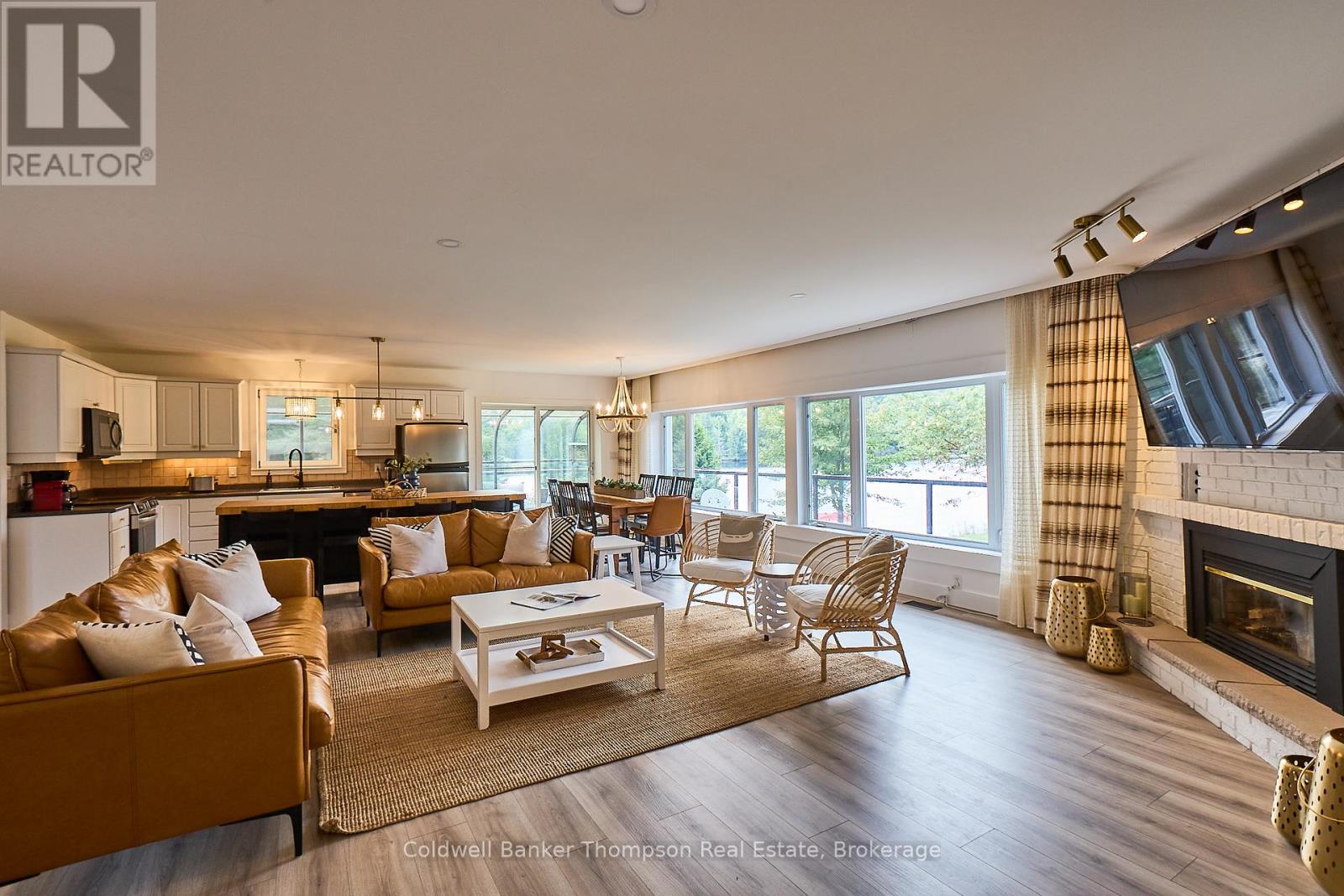 32 Beach Road, Huntsville, Ontario  P0B 1M0 - Photo 8 - X12267828