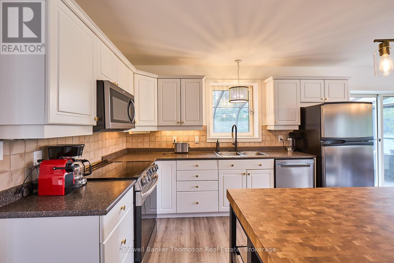 32 Beach Road, Huntsville, Ontario  P0B 1M0 - Photo 9 - X12267828