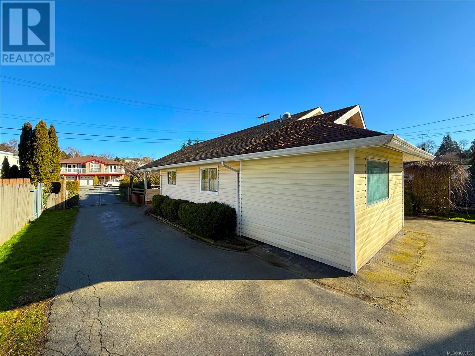Property at 421 Third St image 4