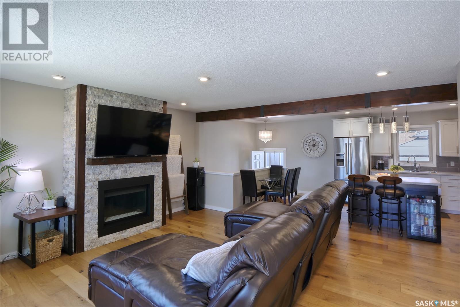 Property at 1050 Grayson CRESCENT image 2