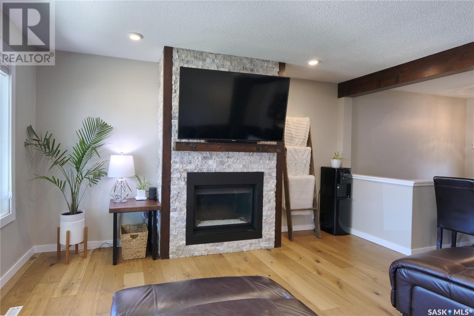 Property at 1050 Grayson CRESCENT image 4