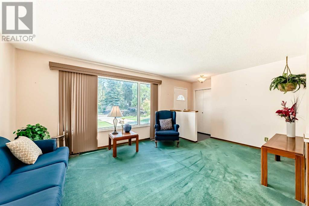 Property at 237 Queensland Place SE image 4