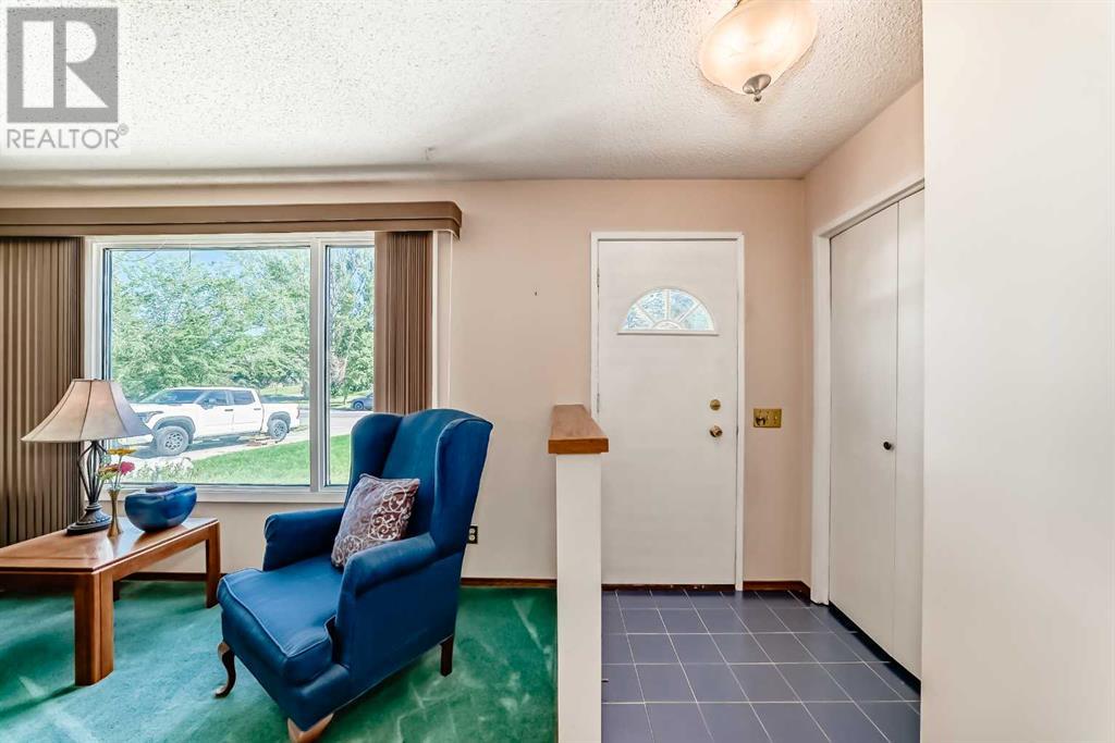 Property at 237 Queensland Place SE image 3