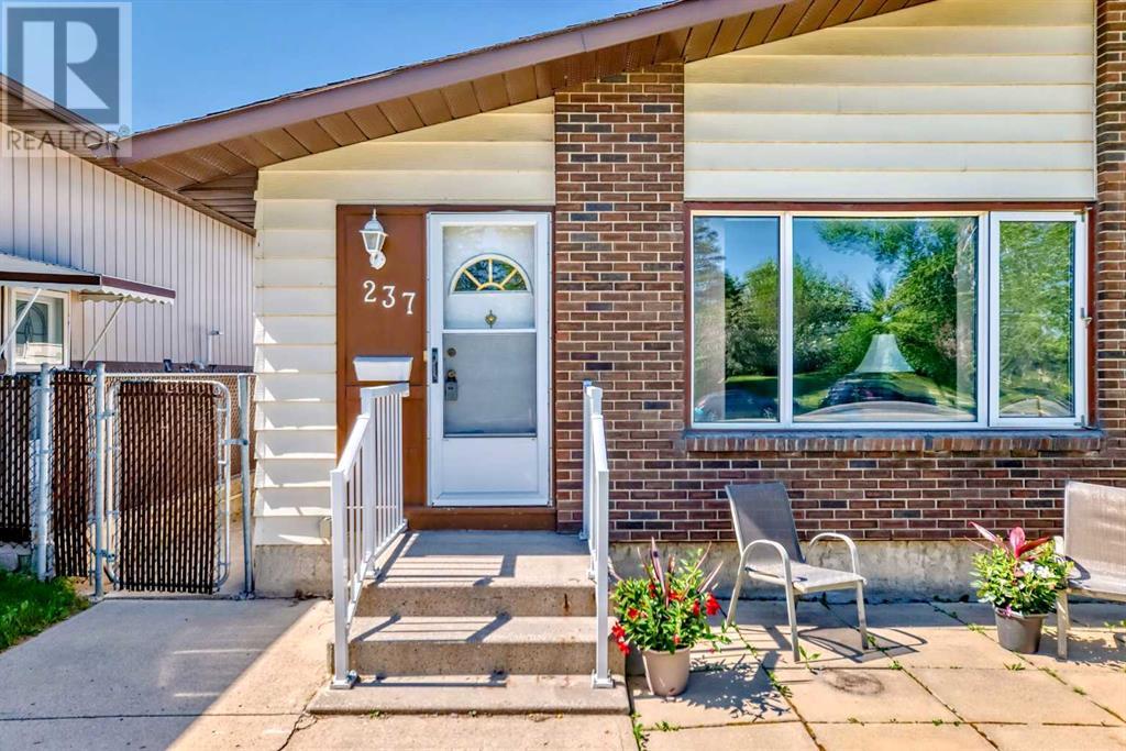 Property at 237 Queensland Place SE image 1
