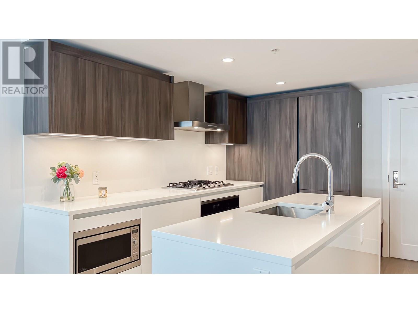 605 6320 NO. 3 ROAD, Richmond, British Columbia