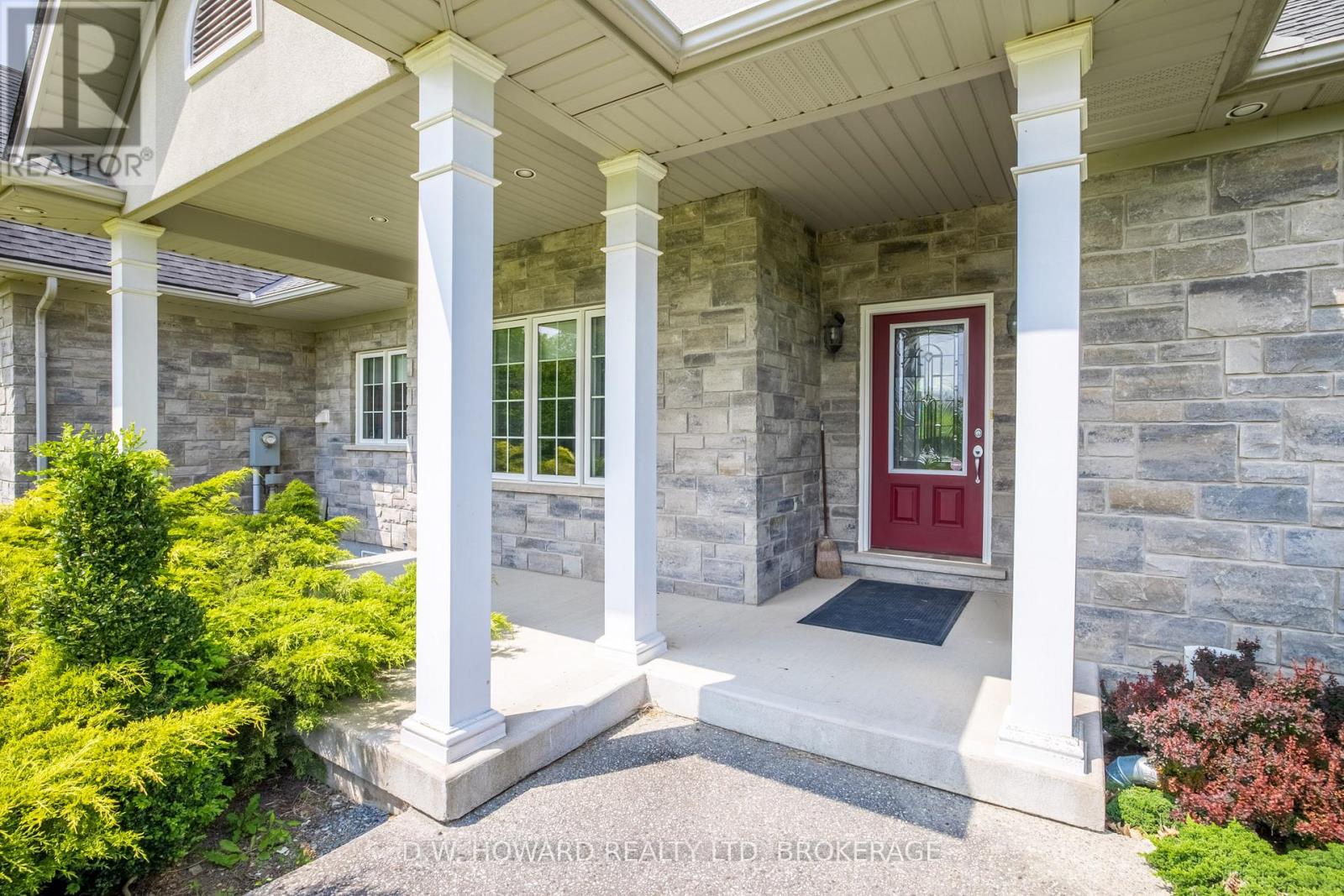 13853 Montrose Road, Niagara Falls, Ontario  L3B 5N1 - Photo 4 - X12268036