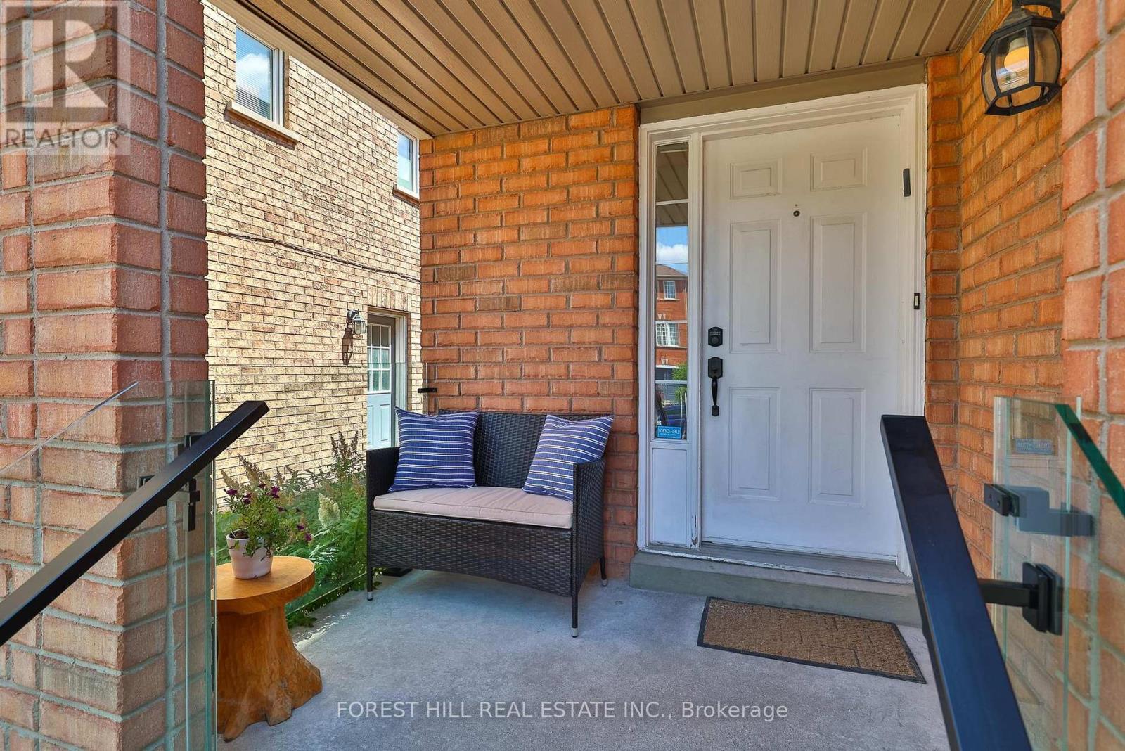 Property at 27 YELLOWOOD CIRCLE image 2